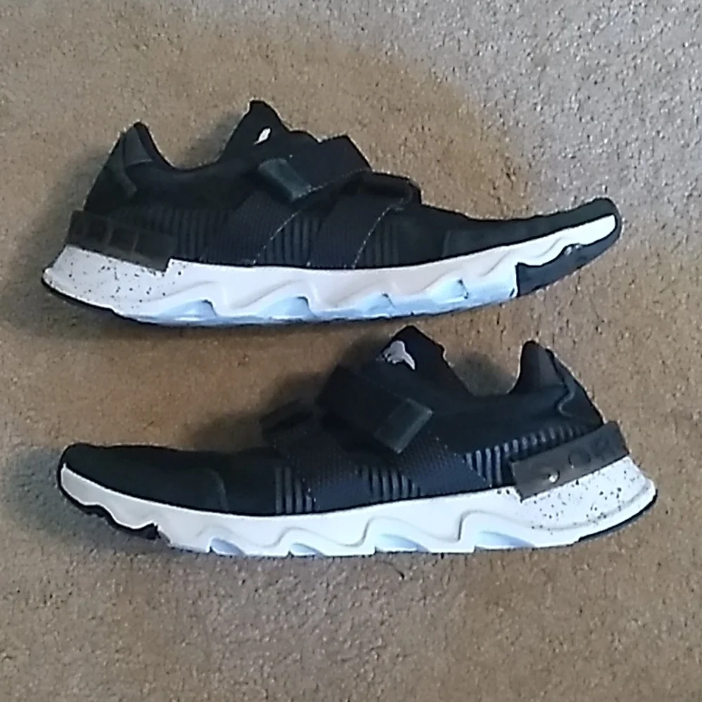 Women's Black Sorel Tennis Shoes, Size 6 - Picture 7 of 8